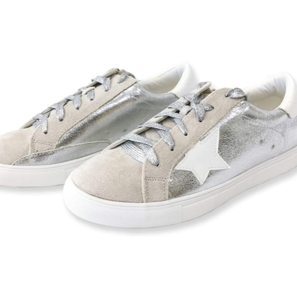 Star sneakers! Size 7